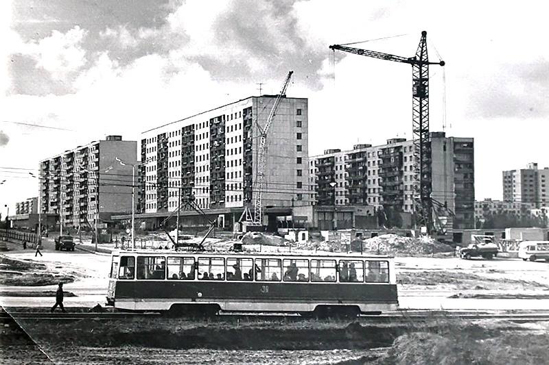 Старый Оскол, 71-605 (КТМ-5М3) № 39; Старый Оскол — Исторические фотографии [1976-2003]; Старый Оскол — Трамвайная сеть и инфраструктура