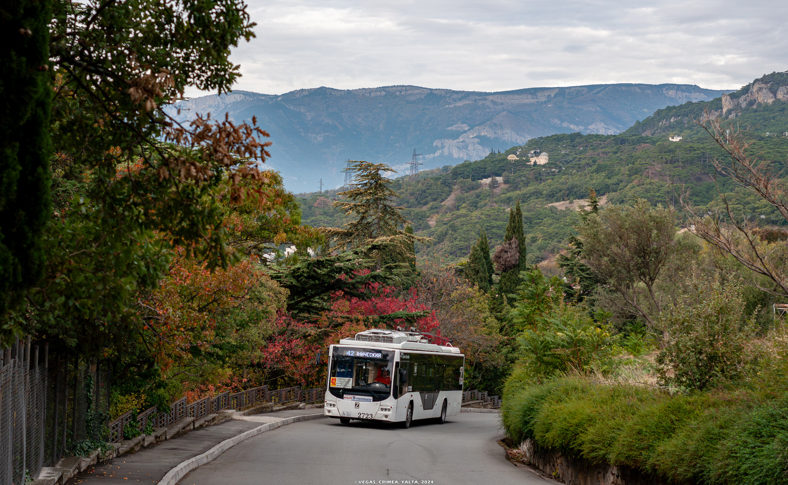 Troleibuzul din Crimeea, VMZ-5298.01 “Avangard” Nr. 2723; Troleibuzul din Crimeea — The movement of trolleybuses without CS (autonomous running)