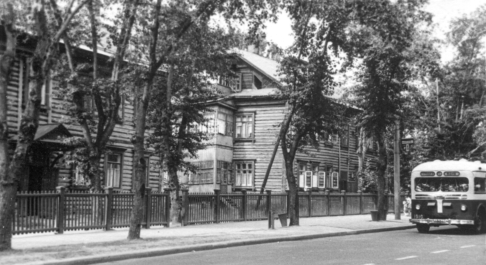 Москва, МТБ-82Д № 1910; Москва — Исторические фотографии — Трамвай и Троллейбус (1946-1991); Москва — Троллейбусные линии: СВАО