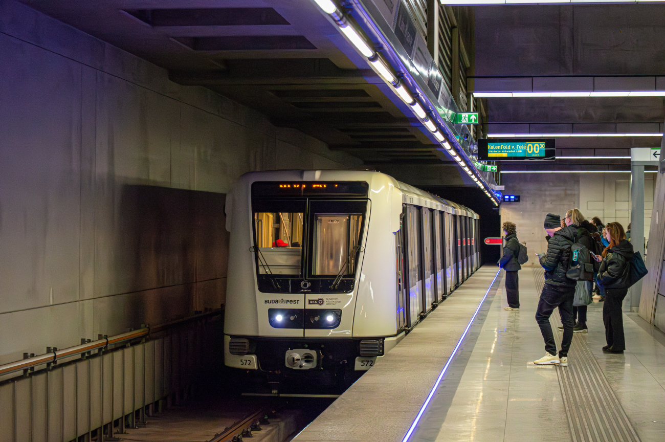 Будапешт, Alstom Metropolis AM4-M4 № 572