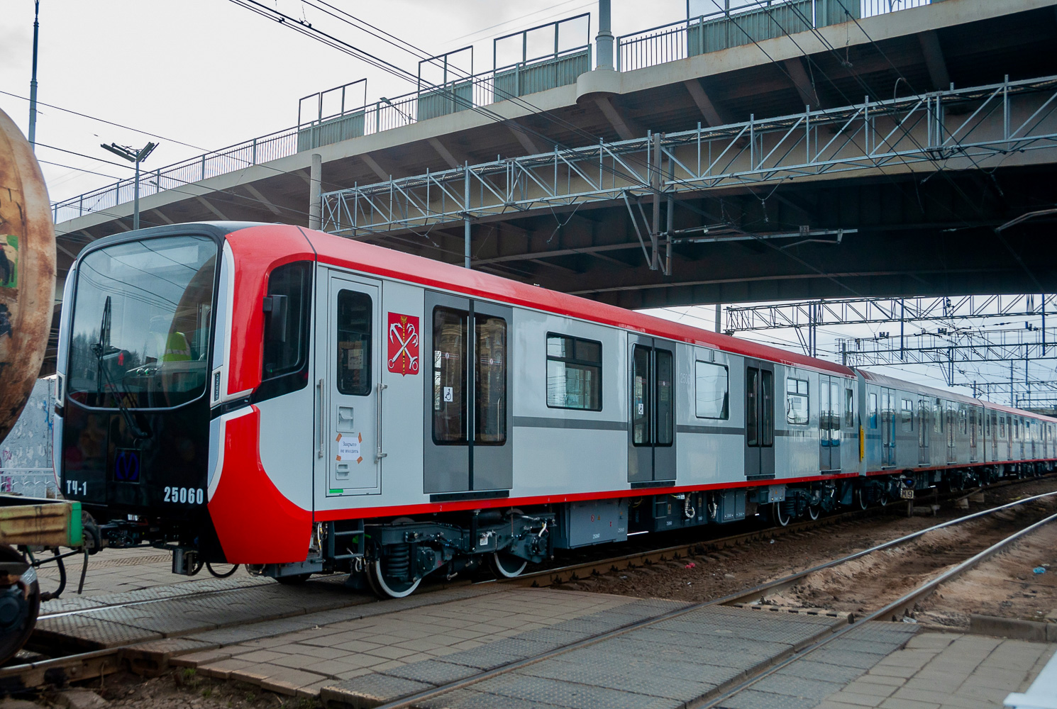 Санкт-Петербург, 81-725.1  «Балтиец» № 25060; Санкт-Петербург — Метрополитен — Перегонка вагонов метро по ж/д