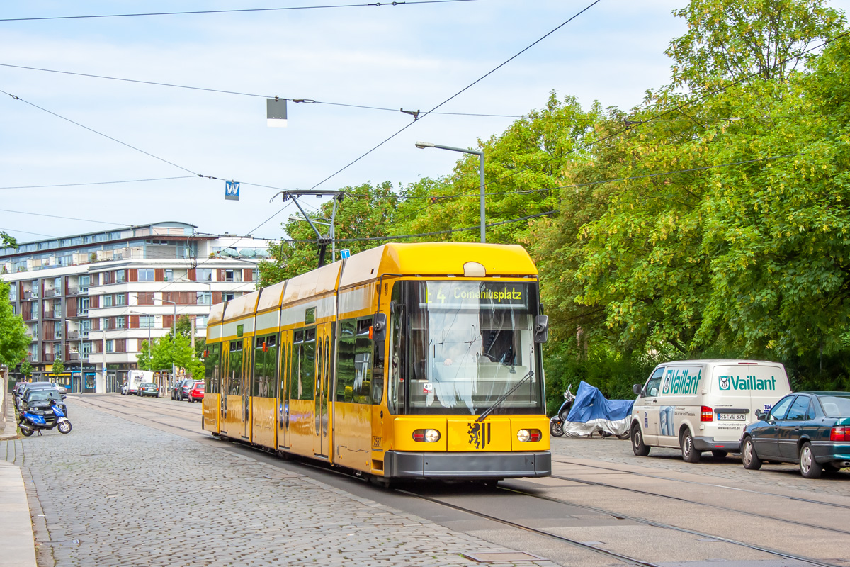 Dresden, SachsenTram NGT 6 DD ZR № 2587