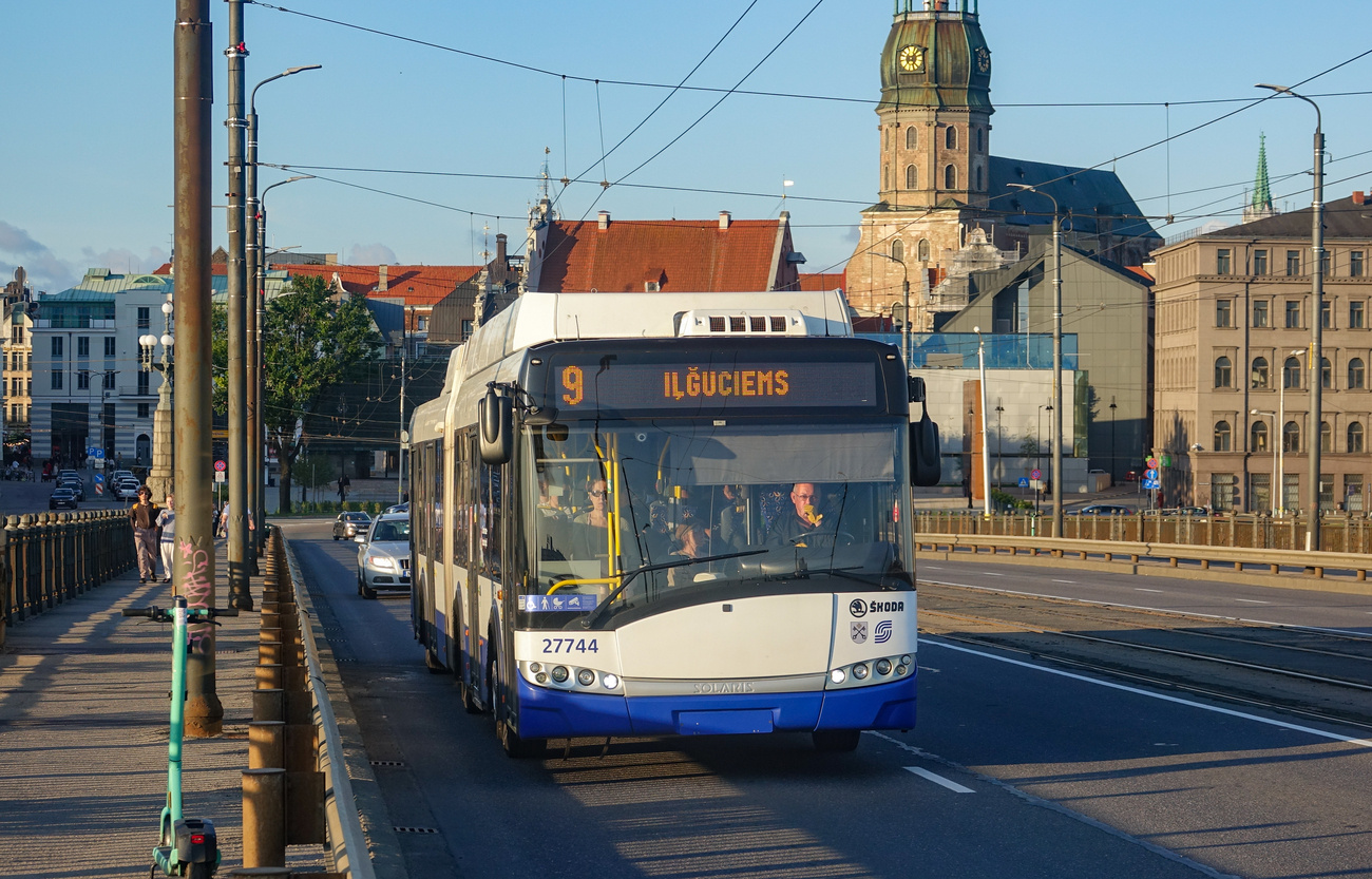 Рига, Škoda 27Tr Solaris III № 27744