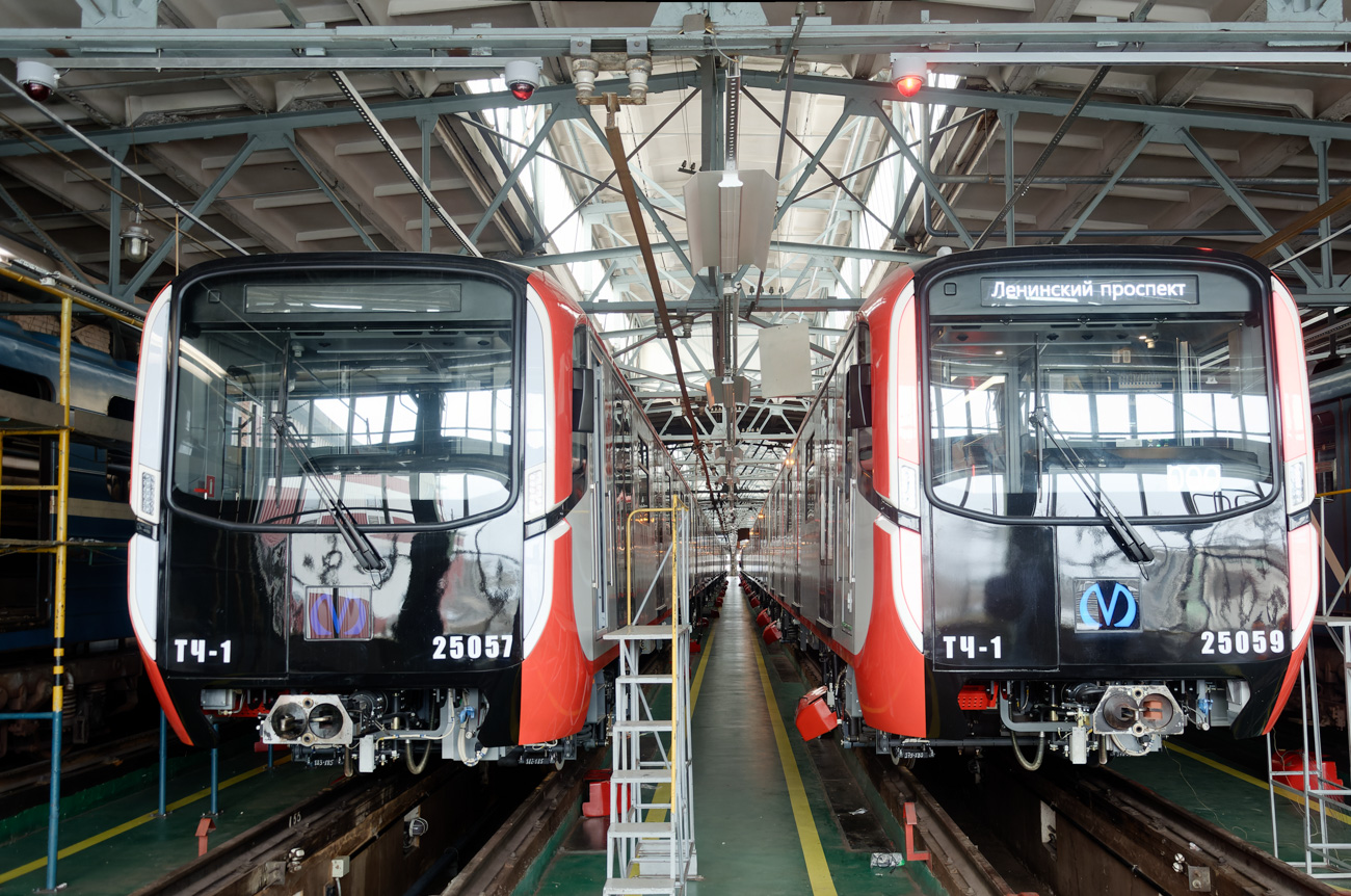 Saint-Petersburg, 81-725.1 "Baltiets" Br. 25057; Saint-Petersburg, 81-725.1 "Baltiets" Br. 25059