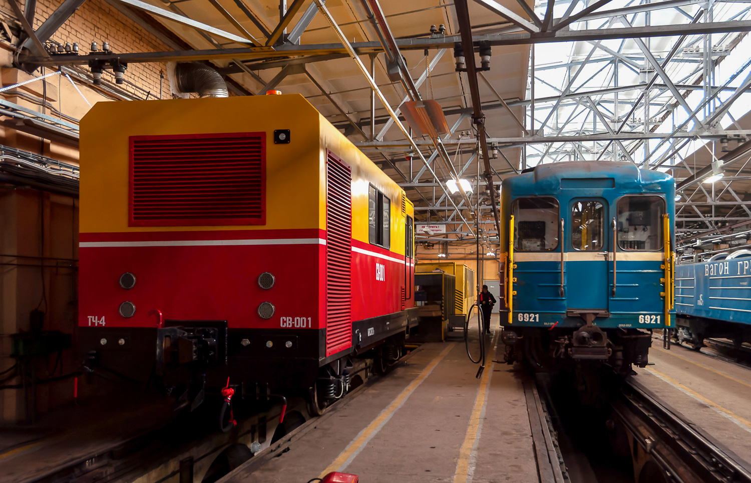 Szentpétervár, SV — СВ-001; Szentpétervár, Em-501 — 6921