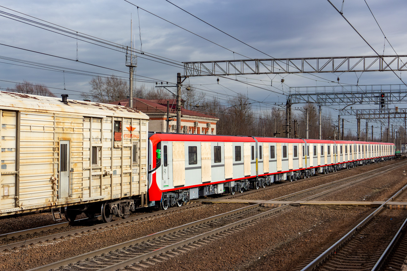 Санкт-Петербург, 81-725.1  «Балтиец» (ОЭВРЗ) № 25065; Санкт-Петербург — Метрополитен — Перегонка вагонов метро по ж/д