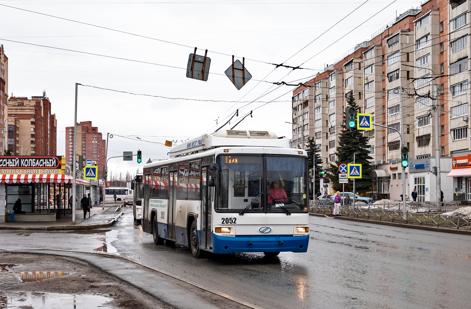 Уфа, БТЗ-52767 № 2052