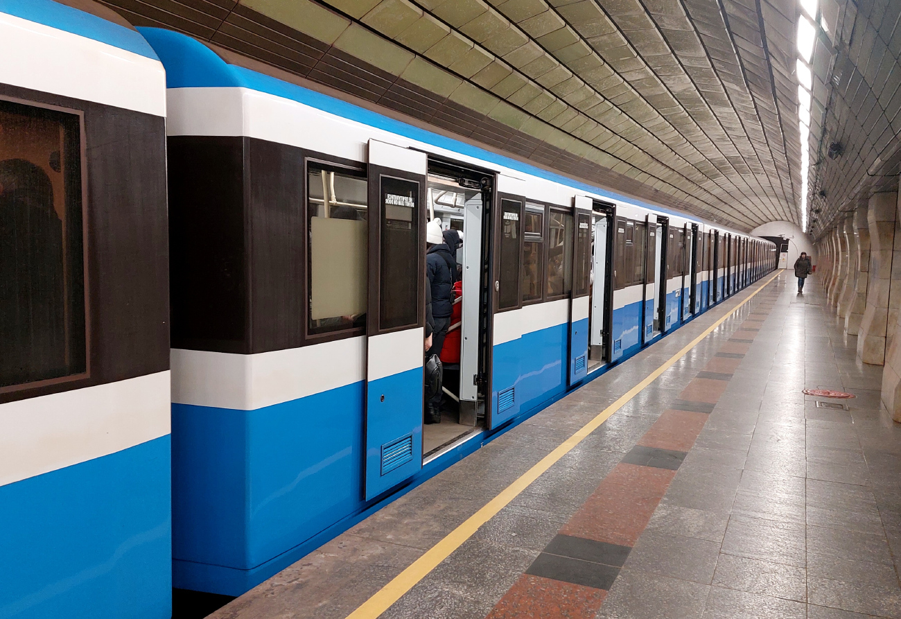 Кіеў, 81-7022 № 22004 Кіеў, 81-7022 № 22004