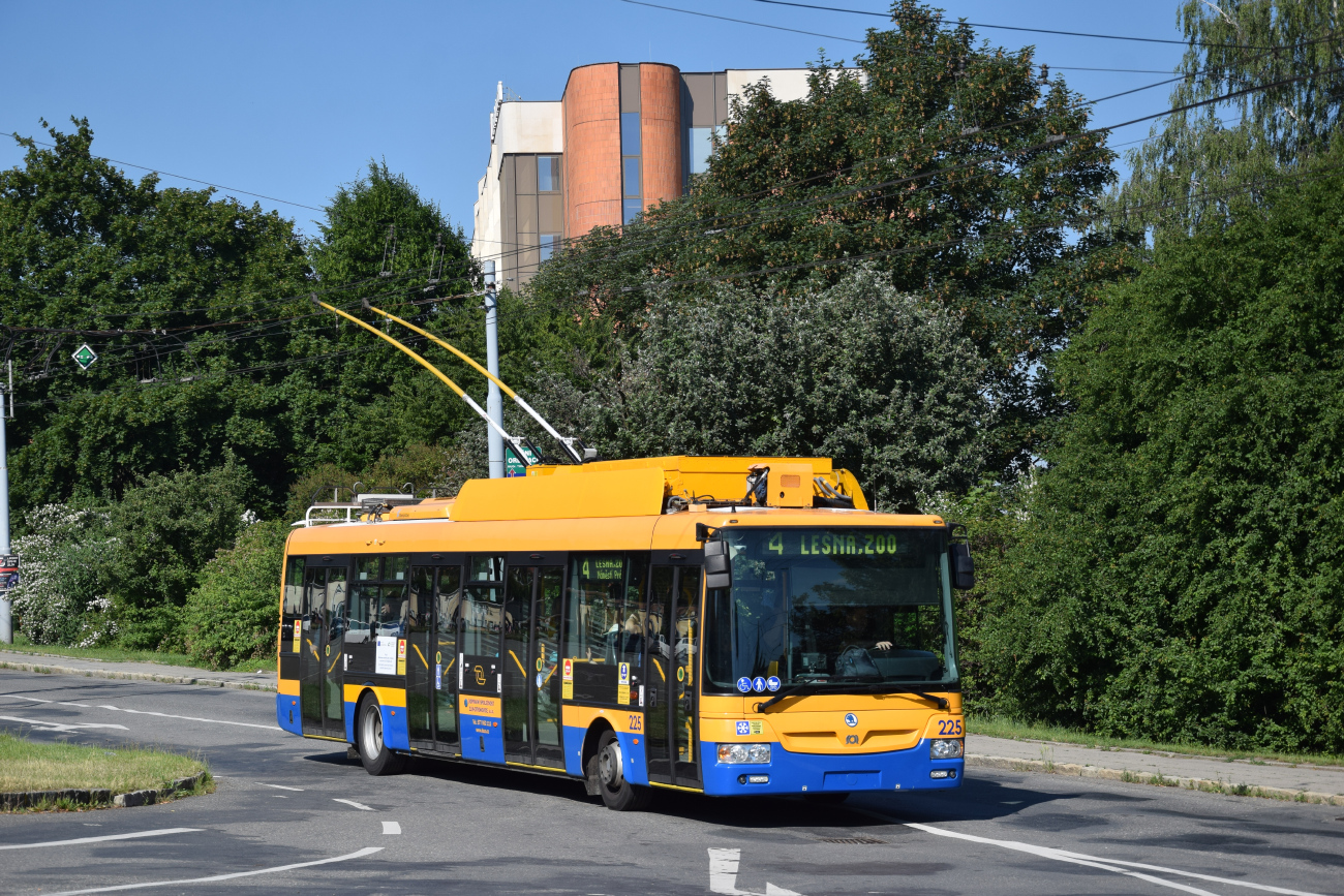 Zlín, Škoda 30Tr SOR — 225