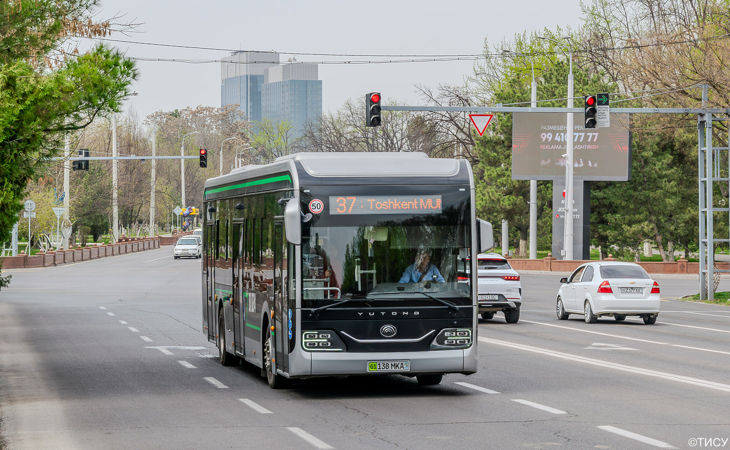 Tachkent, Yutong ZK6126BEVG N°. 01024