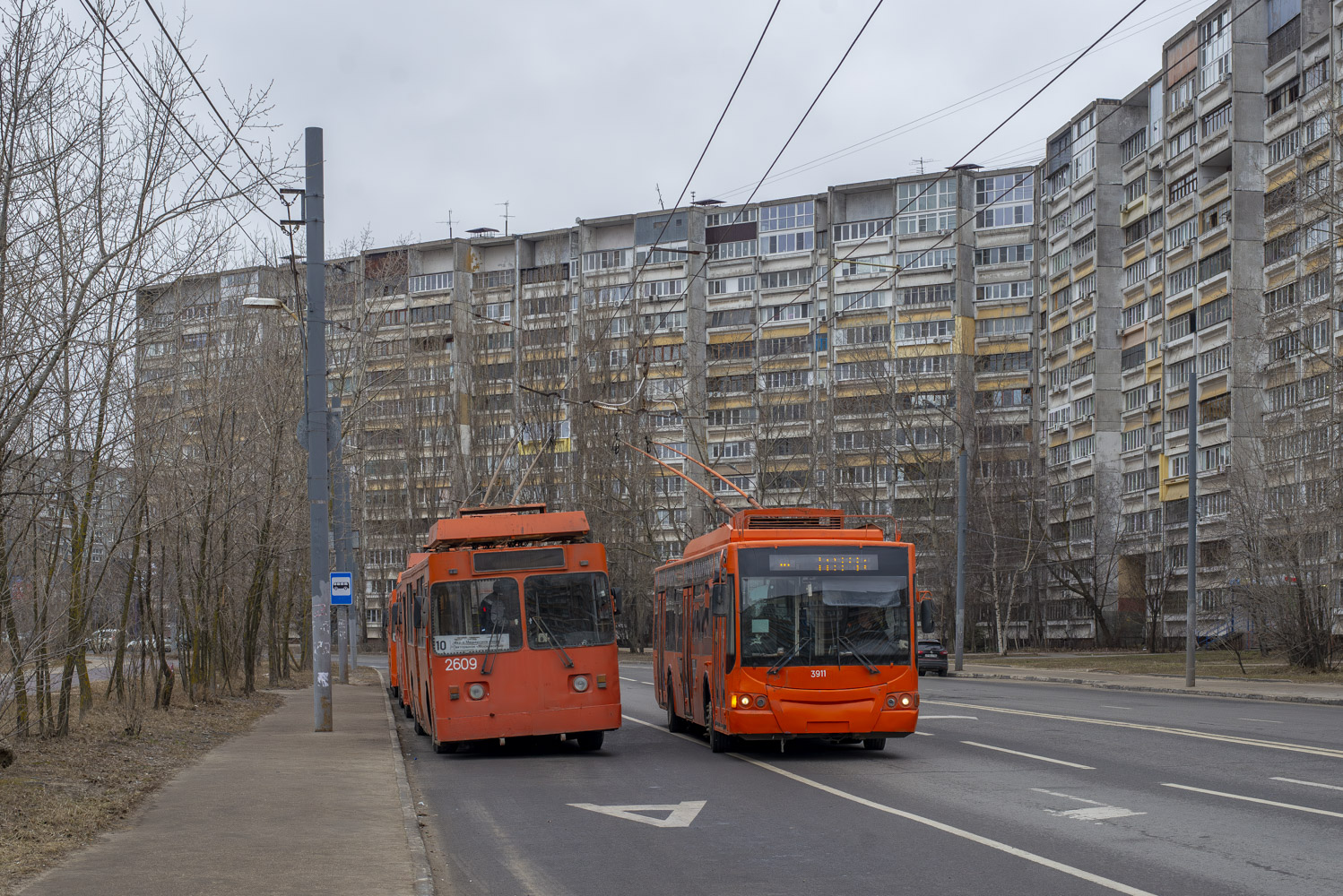 Nizhny Novgorod, ZiU-682 GOH Ivanovo č. 2609; Nizhny Novgorod, VMZ-5298.01 “Avangard” č. 3911