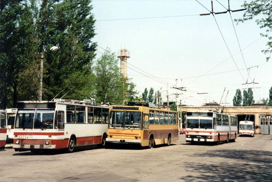 Kyiv, DAC-217E # 3322; Kyiv, Kiev-11u # 3013; Kyiv, DAC-217E # 3314; Kyiv — Historical photos; Kyiv — Trolleybus depots: 3