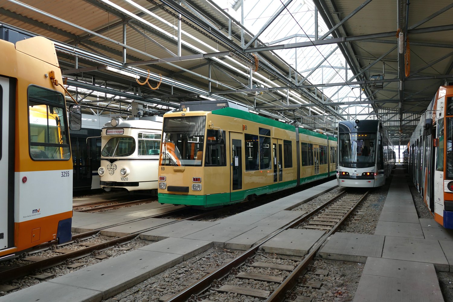 Rhein-Neckar, Duewag MGT6D — 3269; Rhein-Neckar, Škoda 37T ForCity Smart — 1850