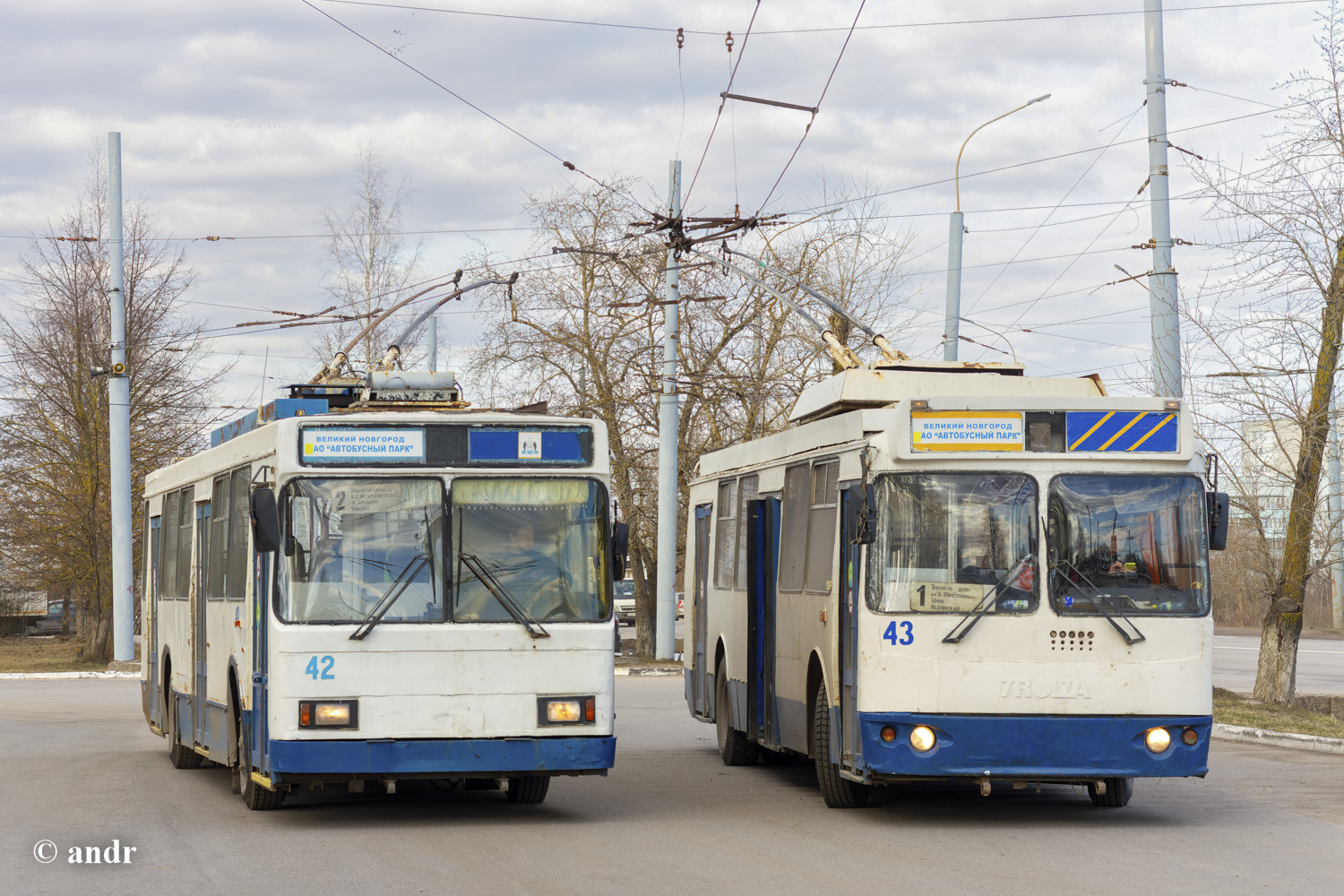 Великий Новгород, ВМЗ-5298-20 № 42; Великий Новгород, ЗиУ-682Г-016.03 № 43