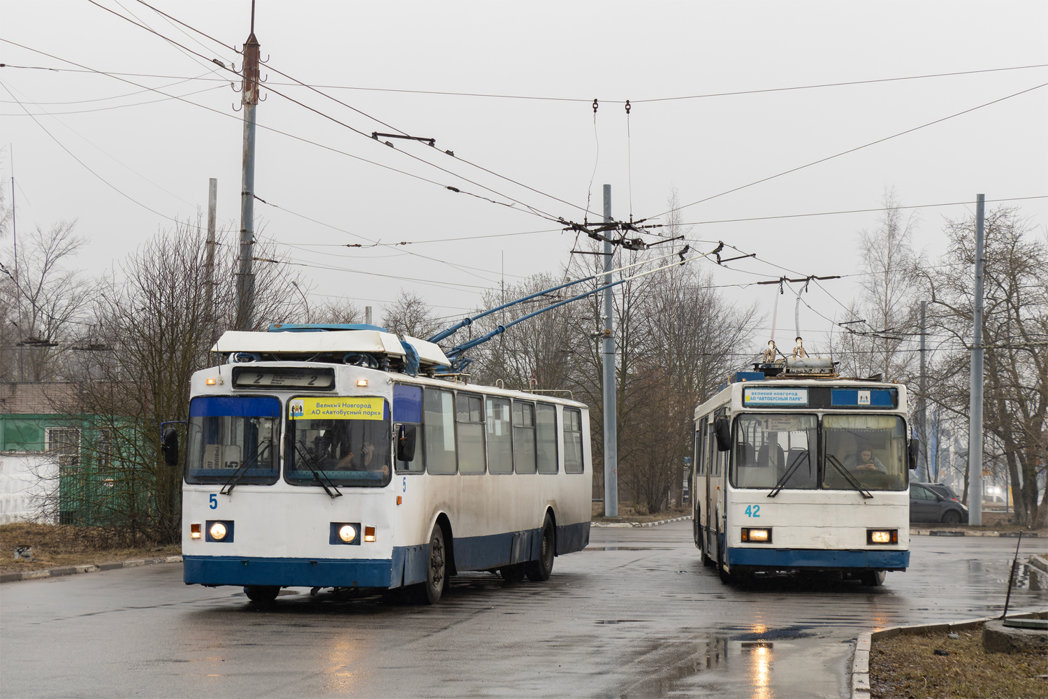 Великий Новгород, ЗиУ-682 КР Иваново № 5; Великий Новгород, ВМЗ-5298-20 № 42