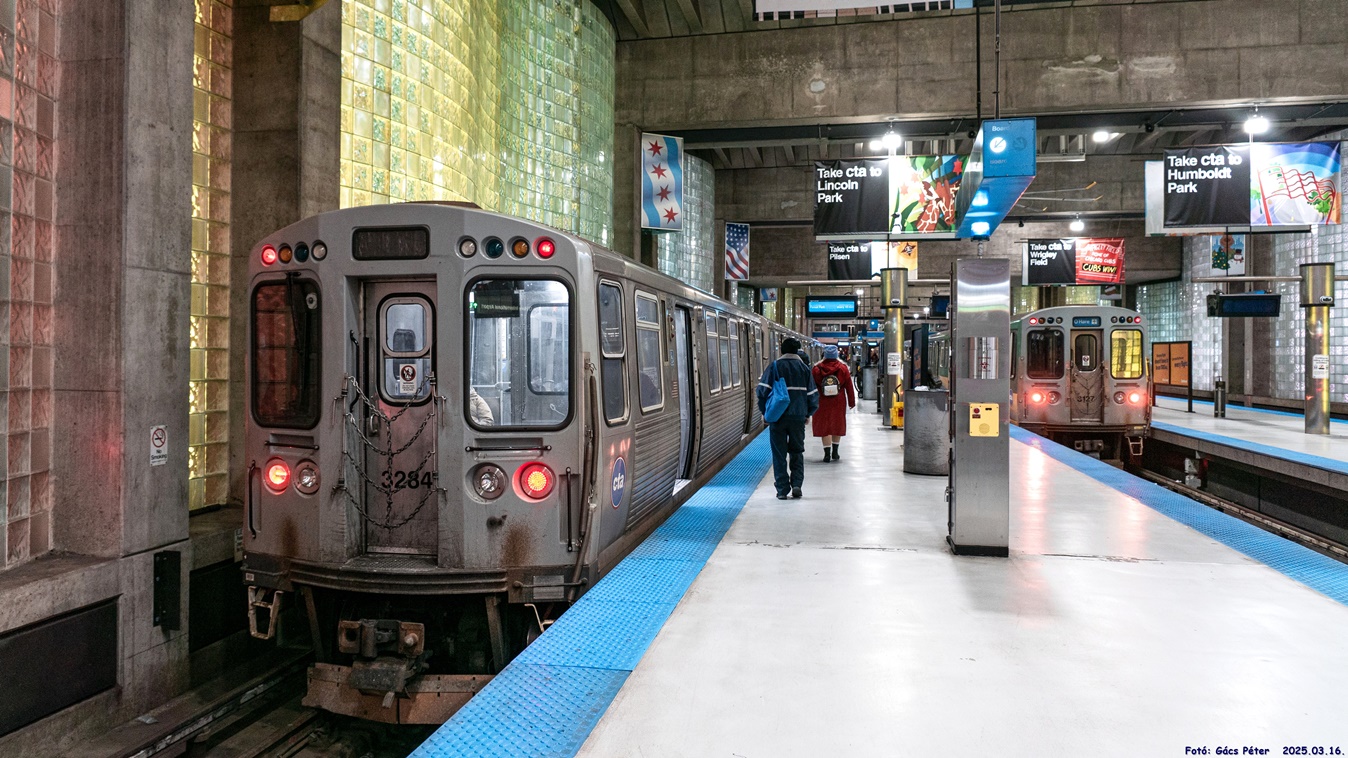 Чикаго, Morrison-Knudsen CTA 3200 Series № 3284; Чикаго — Blue Line; Чикаго — Chicago «L»