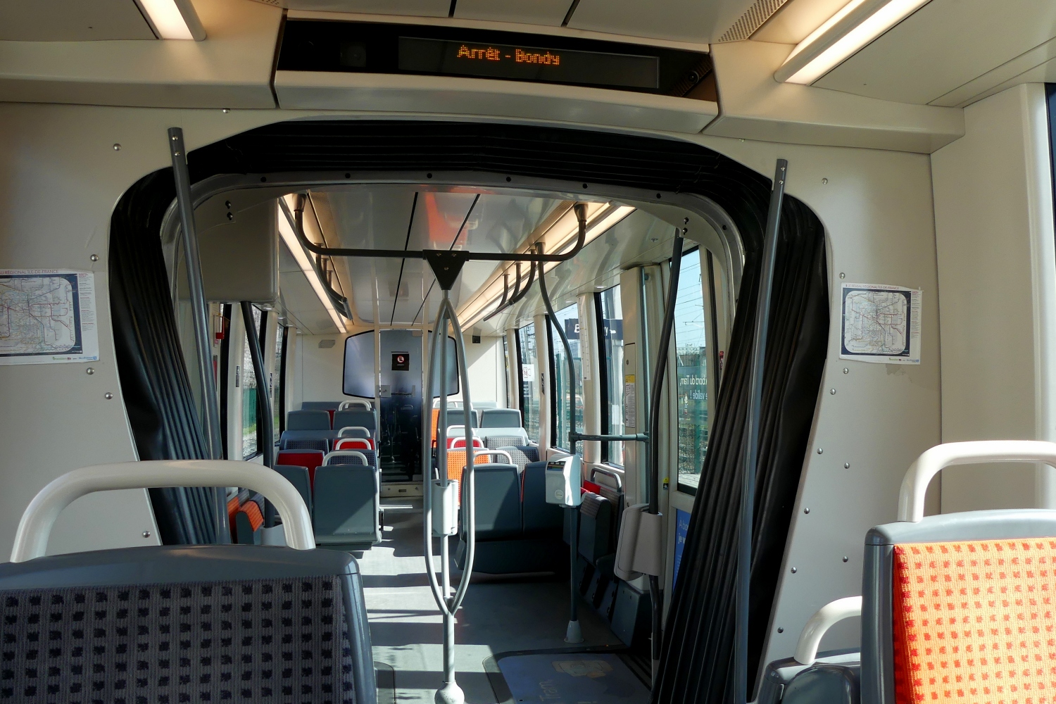 Париж -  Версаль -  Ивелин, Alstom Citadis Dualis № TT 402 (53703/04)