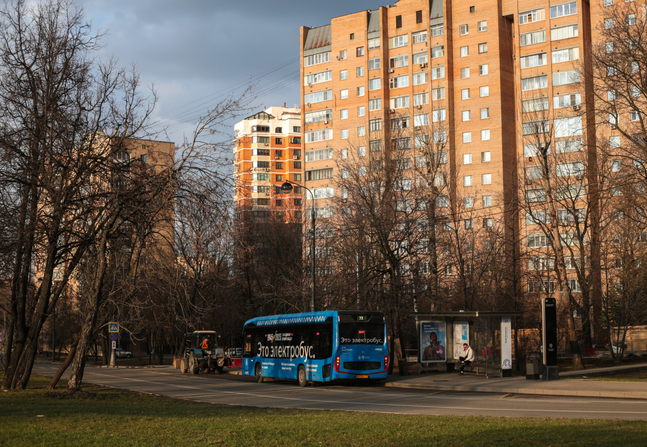 Москва, КАМАЗ-6282 № 490221