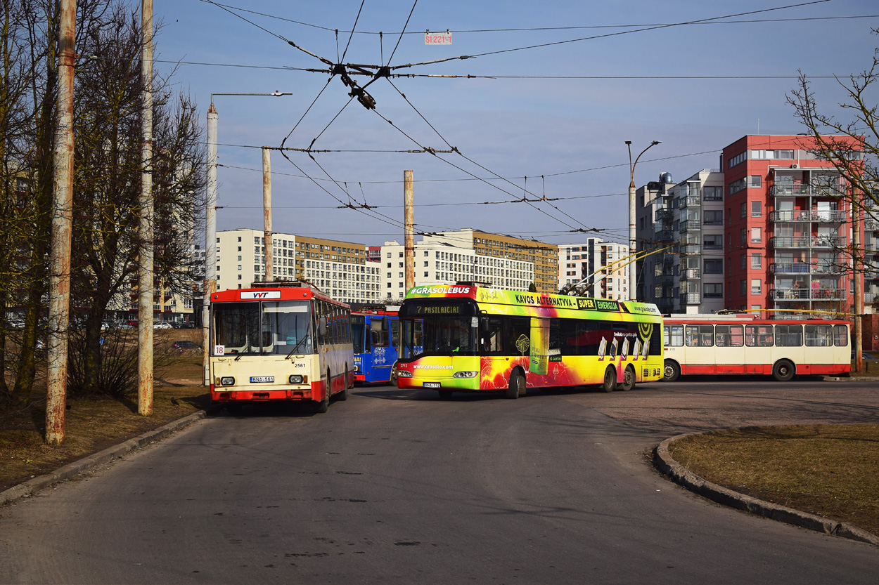 Вильнюс, Škoda 14Tr11/6 № 2561; Вильнюс, Solaris Trollino II 15 AC № 2712