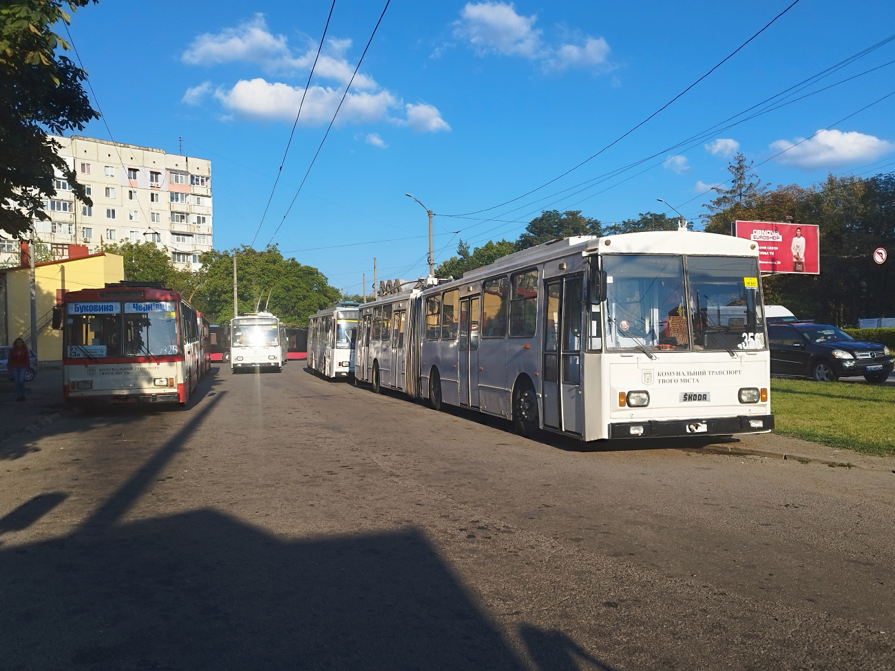 Черновцы, Škoda 14Tr89/6 № 326; Черновцы, Škoda 15Tr07/6 № 356