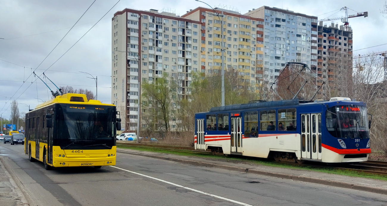 Киев, Богдан Т70110 № 4404; Киев, К1М № 351