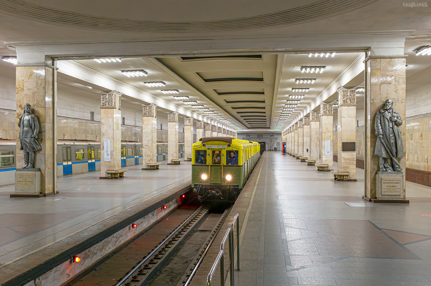 Москва, Ам № 21; Москва — Метрополитен — [3] Арбатско-Покровская линия