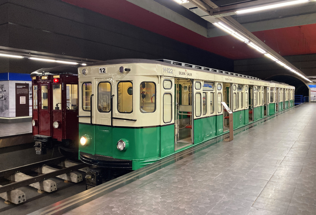 Madrid, CAF Madrid Serie 1000 № M-1122; Madrid — Metro — Metro Museum