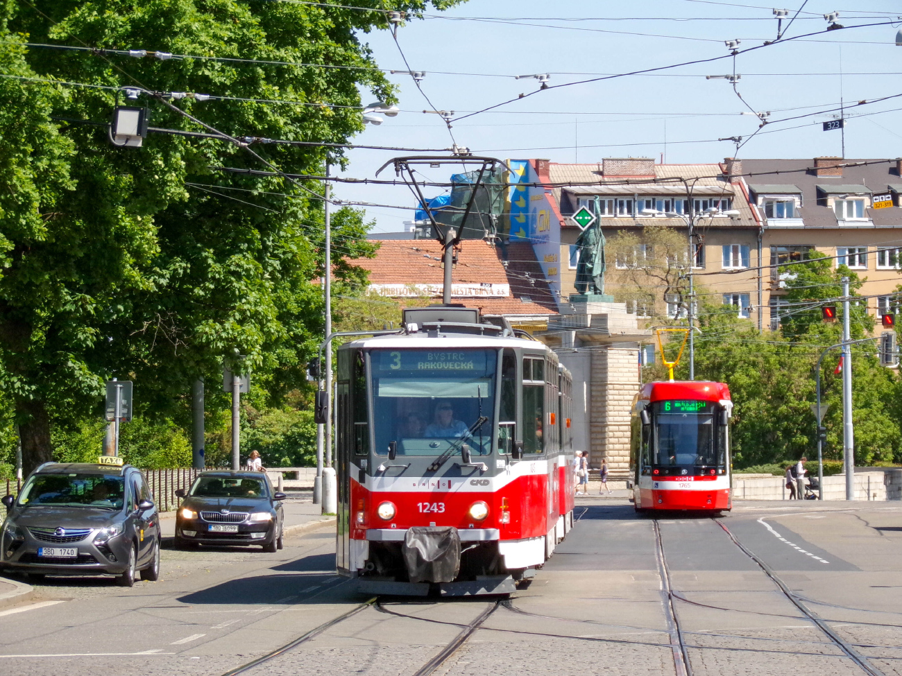 Брно, Tatra T6A5 № 1243; Брно, Škoda 45T ForCity Smart № 1765