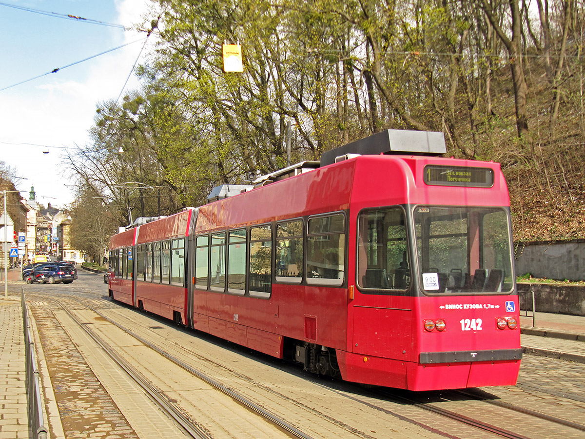 Львов, ACMV/ABB/Duewag Be 4/8 № 1242