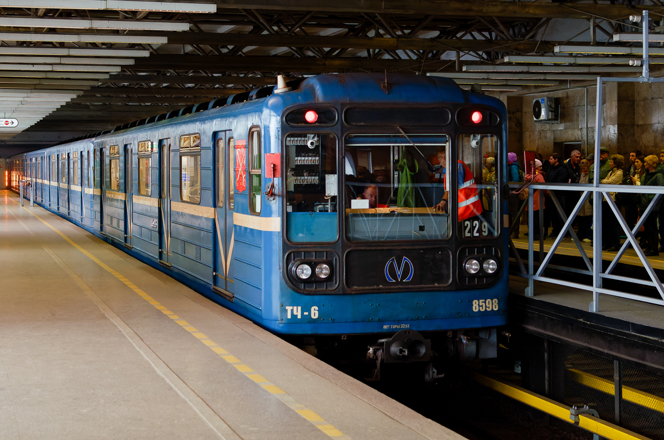 Санкт-Петербург, 81-717 (ЛВЗ) № 8598; Санкт-Петербург — Происшествия