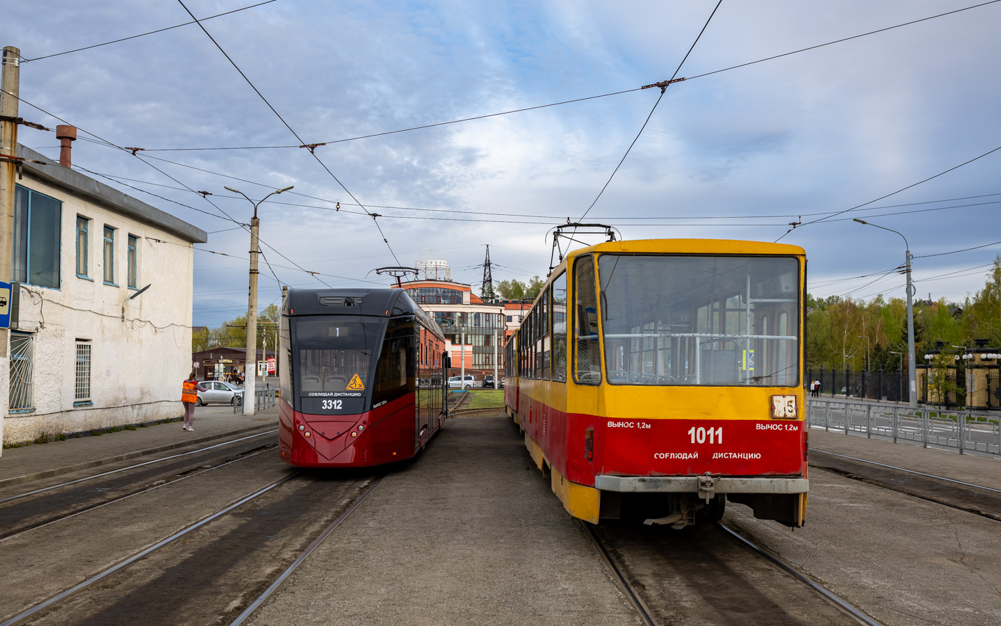 Барнаул, БКМ 802Е (Т811) № 3312; Барнаул, Tatra T6B5SU № 1011