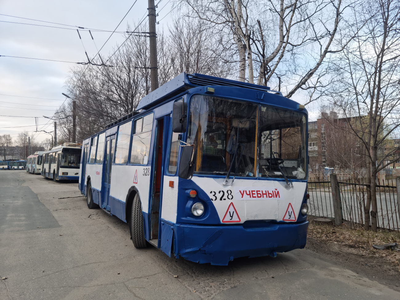 Петрозаводск, ВМЗ-5298.01 (ВМЗ-463) № 450; Петрозаводск, ВЗТМ-5284 № 328