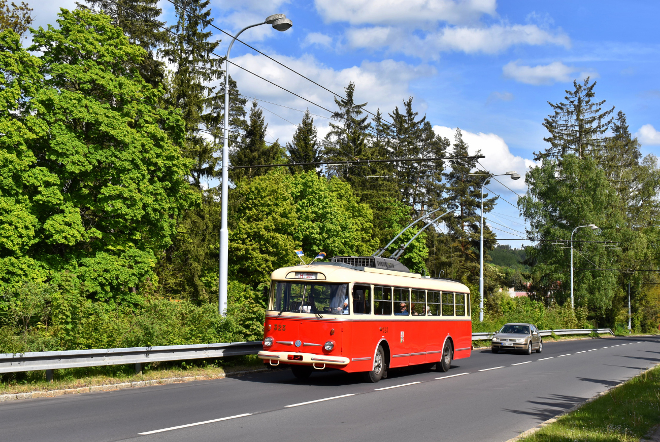 Пльзень, Škoda 9TrHT26 № 323; Марианске-Лазне — Начало курортного сезона; Марианске-Лазне — Троллейбусы из других городов