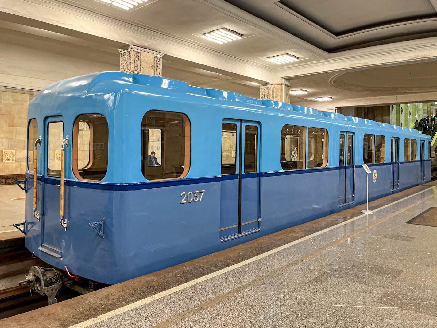 Москва, Д № 2037; Москва — Праздничные мероприятия, выставки подвижного состава и Парад поездов к 90-летию Московского метрополитена 15 — 18 мая 2025