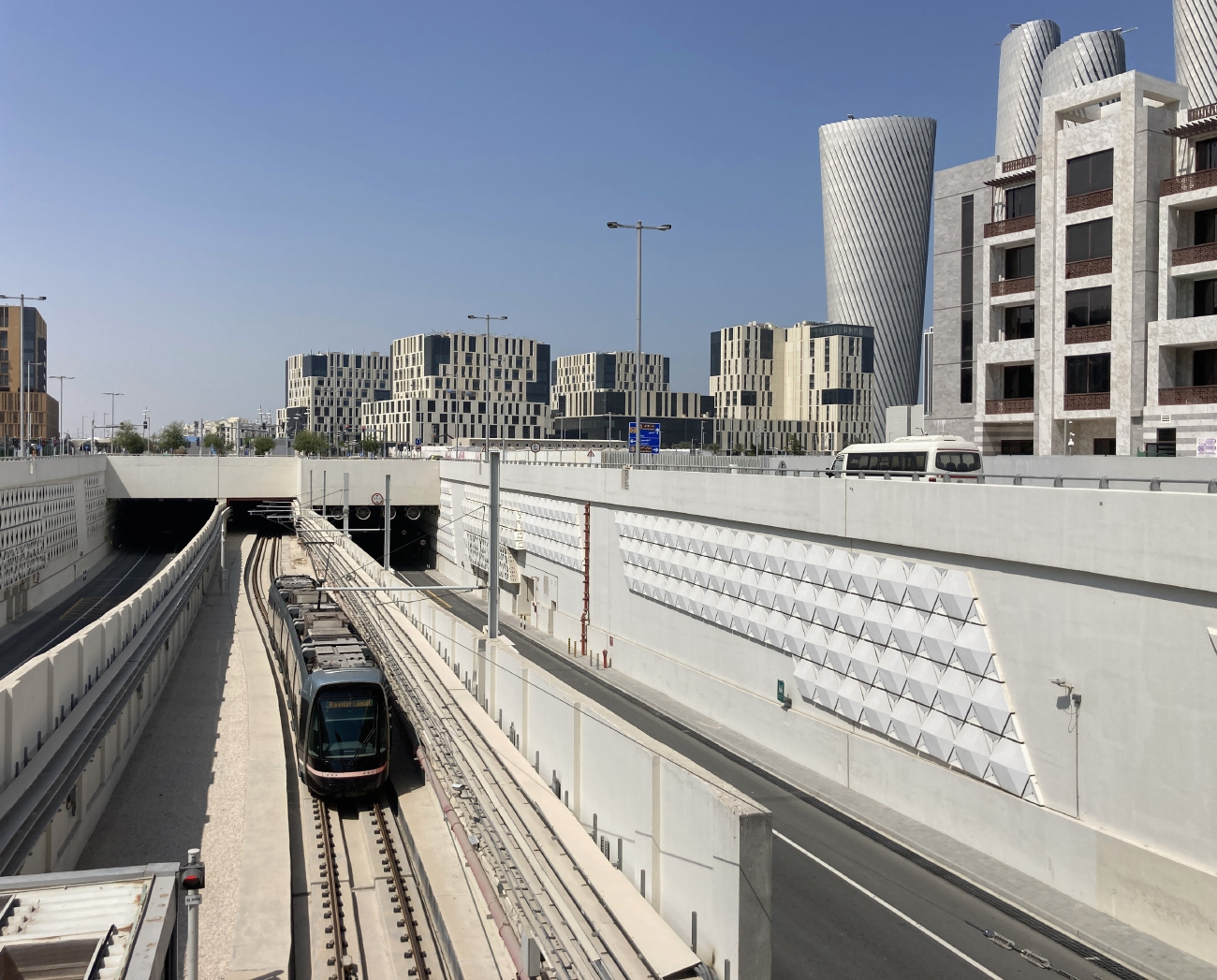 Лусаил, Alstom Citadis 305 № 002; Лусаил — Трамвайные линии и инфраструктура