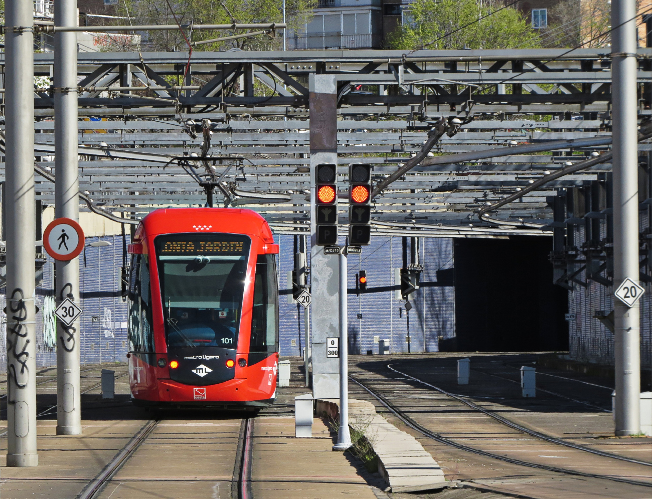 Мадрид, Alstom Citadis 302 № 101; Мадрид — Трамвайные линии и инфраструктура — Линия ML2, ML3