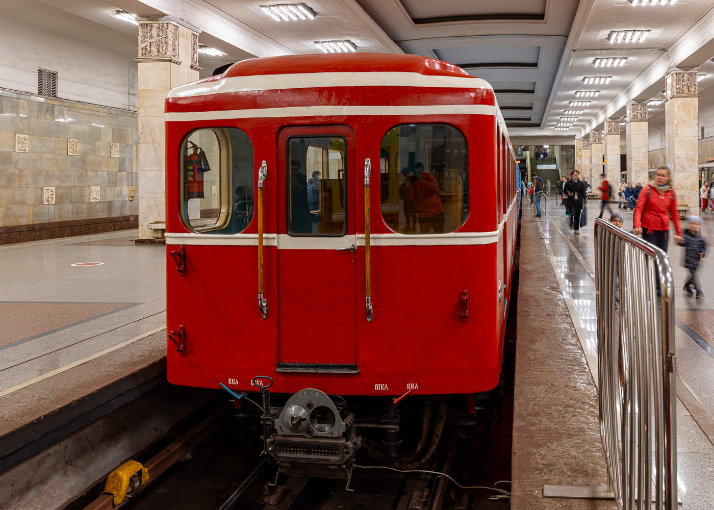 Moszkva, UM5 — 806; Moszkva — Festive events, exhibitions of rolling stock and a train parade dedicated to the 90th anniversary of the Moscow Metro on May 15-18, 2025
