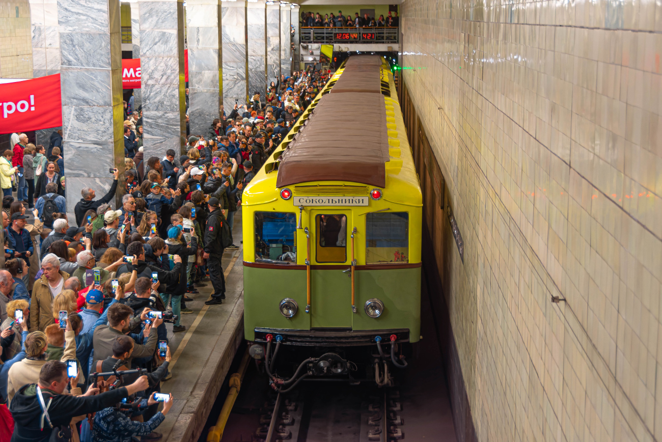 Moscova, Am Nr. 1; Moscova — Festive events, exhibitions of rolling stock and a train parade dedicated to the 90th anniversary of the Moscow Metro on May 15-18, 2025