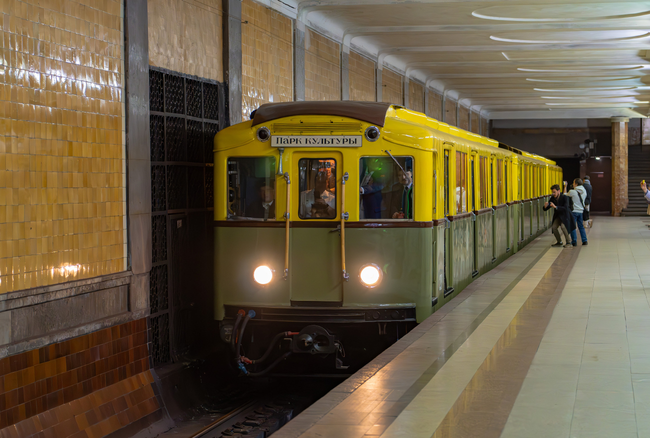 Moskau, Am Nr. 21; Moskau — Festive events, exhibitions of rolling stock and a train parade dedicated to the 90th anniversary of the Moscow Metro on May 15-18, 2025