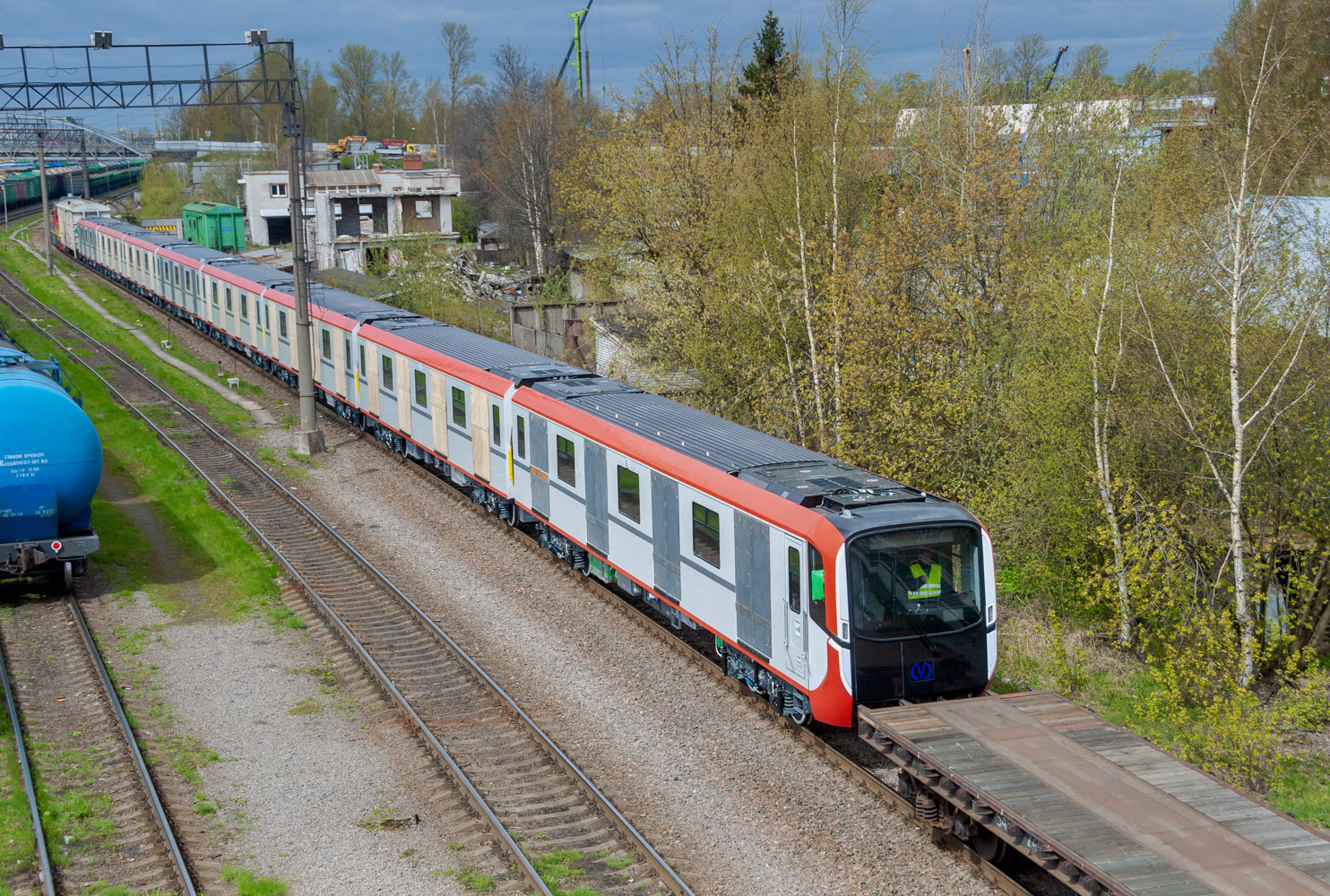Saint-Petersburg, 81-725.1 "Baltiets" č. 25068; Saint-Petersburg — Metro — Transport of subway cars by railway