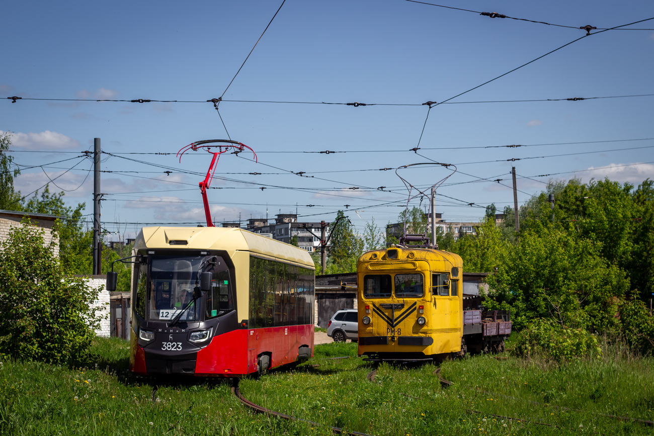 Nizhny Novgorod, BKM T811 "MiNiN" № 3823; Nizhny Novgorod, MTV-82 № РМ-8 Nizhny Novgorod, BKM T811 "MiNiN" № 3823; Nizhny Novgorod, MTV-82 № РМ-8