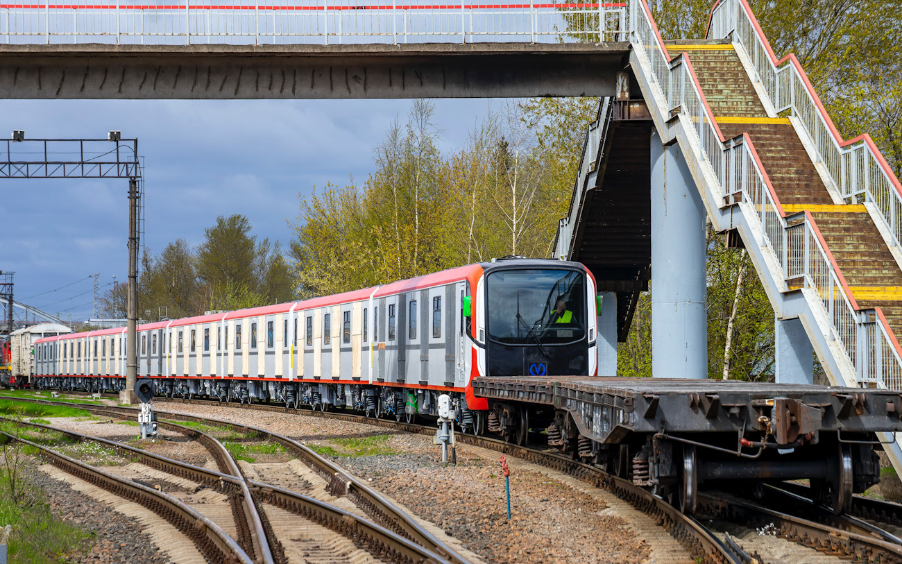 Санкт-Петербург, 81-725.1  «Балтиец» № 25068; Санкт-Петербург — Метрополитен — Перегонка вагонов метро по ж/д