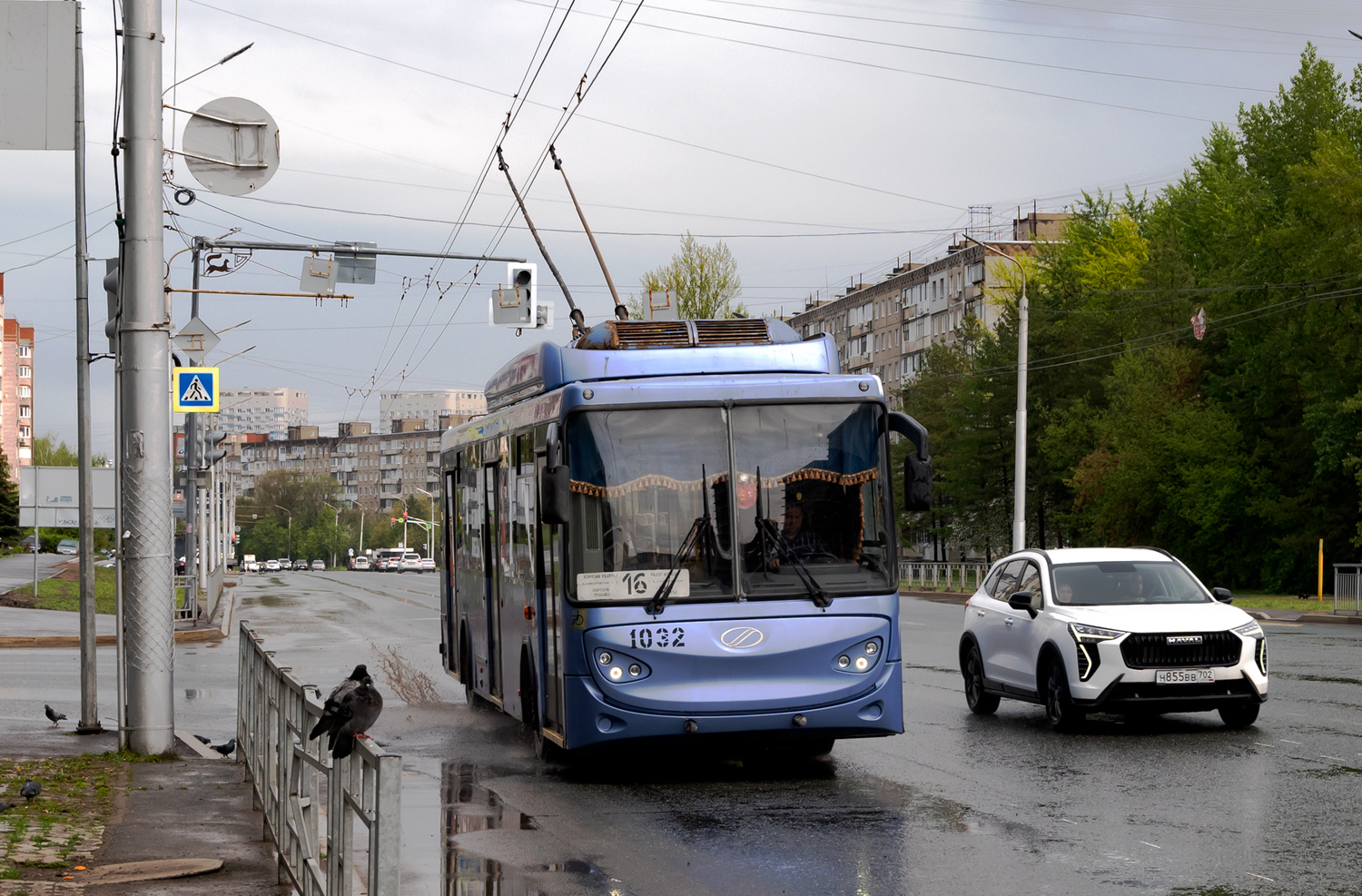 Уфа, БТЗ-52763А № 1032; Транспорт и животные