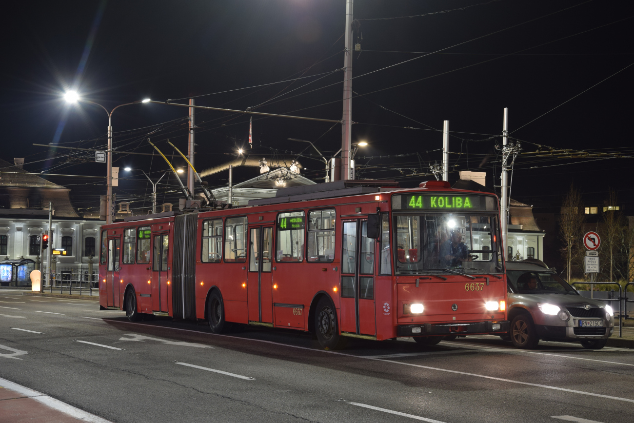 Братислава, Škoda 15Tr13/6M № 6637