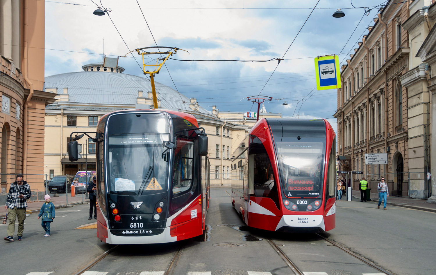 Санкт-Петербург, 71-638-02 «Поларис» № 5810; Санкт-Петербург, 71-911ЕМ «Львёнок» № 0303; Санкт-Петербург — Фестиваль «ТранспортФест — 2025»