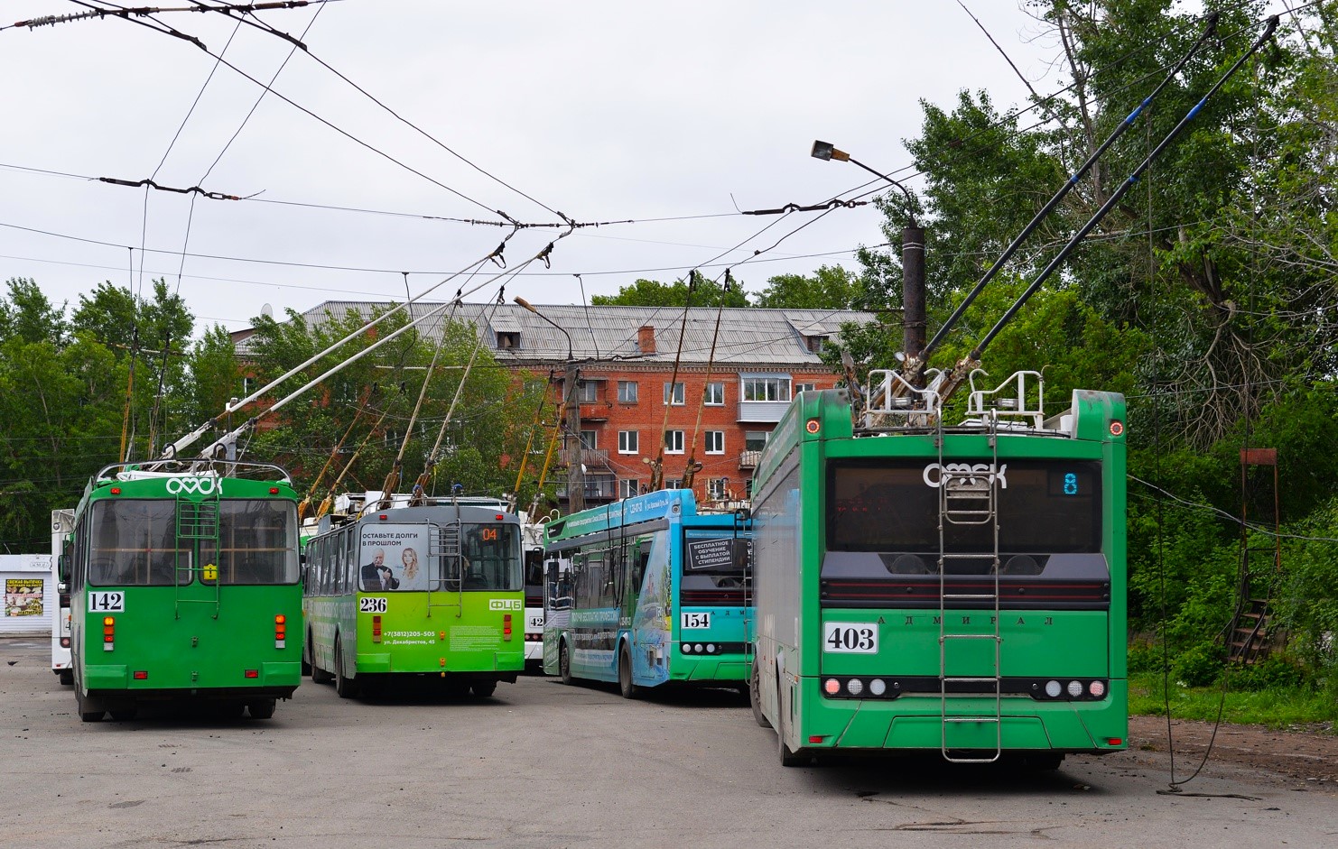 Омск, ЗиУ-682Г-016.03 № 142; Омск, ПКТС-6281.00 «Адмирал» № 403