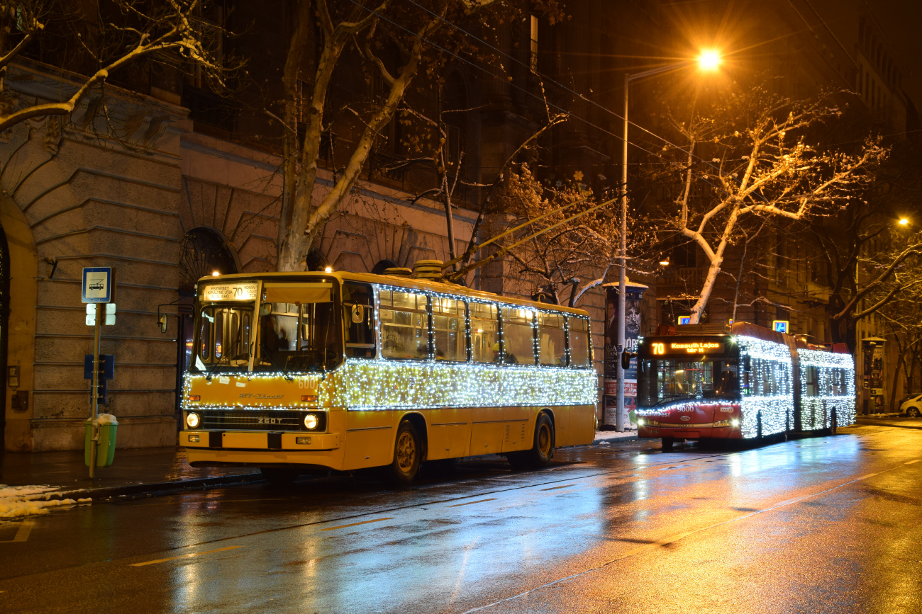 Budapešť, Ikarus 260.T1 č. 600; Budapešť — Christmas Vehicles