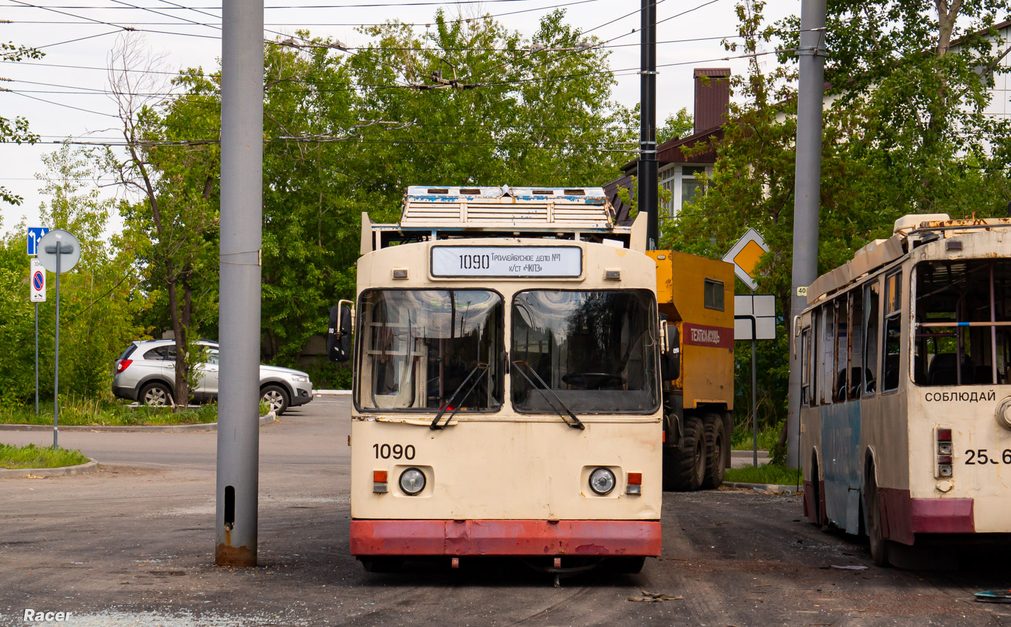 Челябинск, ЗиУ-682Г10 № 1090