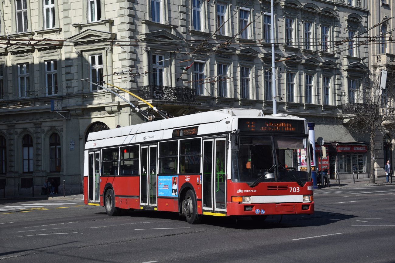 Будапешт, Ikarus 412.81 № 703