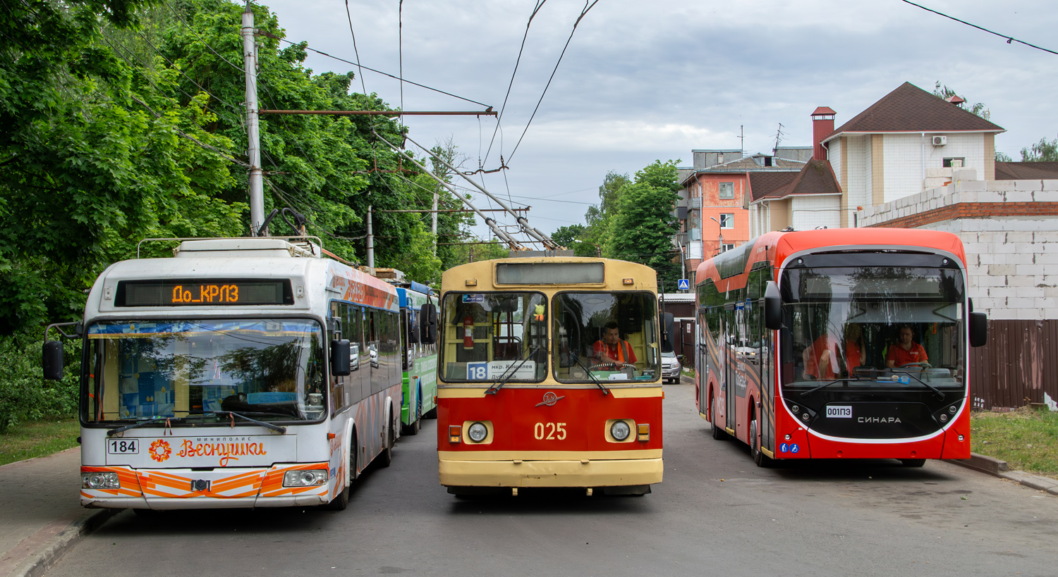 Калуга, БКМ 321 № 184; Калуга, ЗиУ-682В-012 [В0А] № 025; Калуга, Синара 6254.00 № 001ПЭ